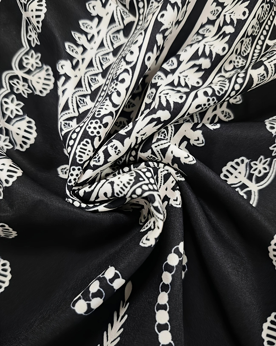 The Amara Set — Timeless Floral Elegance with a Modern Twist