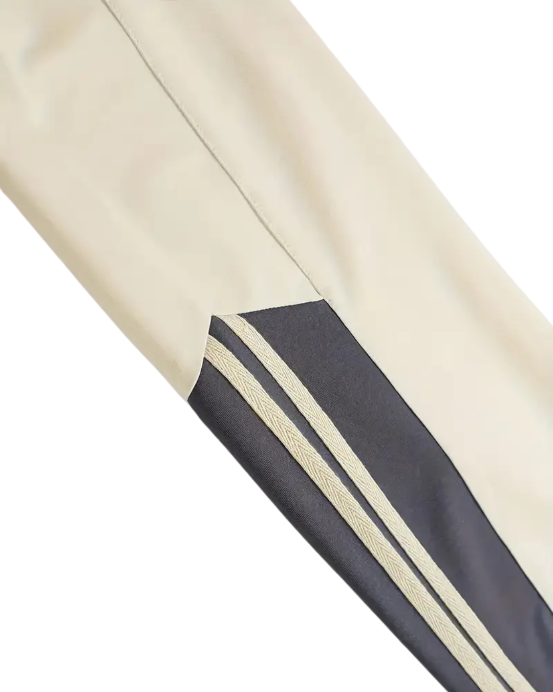 The Verta Set — White Laid-Back Motion for Life On the Go